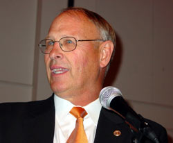 Parkland trustee Linden A. Warfel accepts his 2006 Ray Hartstein Trustee Achievement Award.