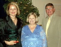 Penny Deligiannis (left) accepts ICCTA's 2008 Distinguished<br>
Alumnus Award from ICCTA president Kathy Wessel and Illinois Community College Board chair Guy Alongi.